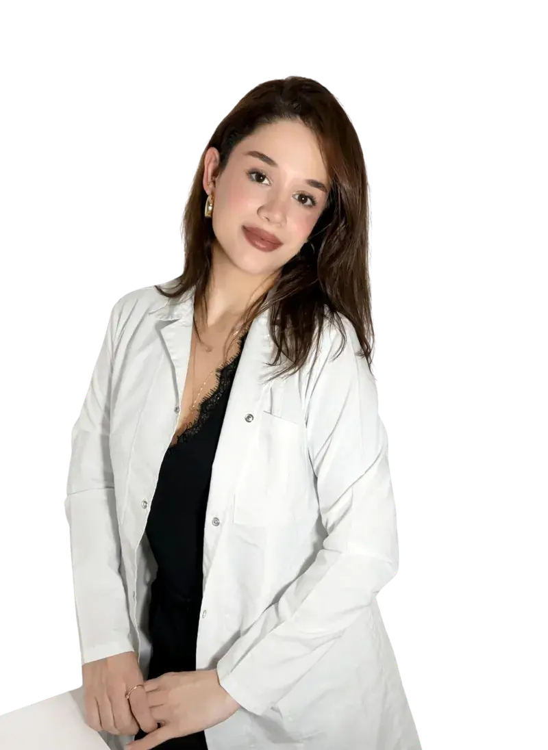 Diyetisyen Damla Arslan sıcak bir gülümsemeyle danışanlarını karşılıyor